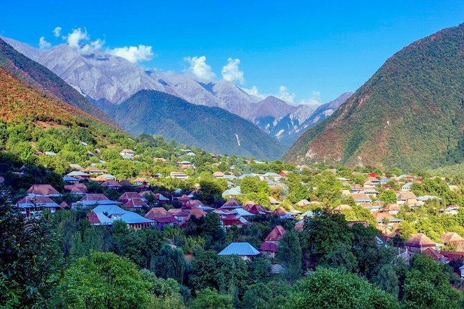 2-day Shamakhi-Gabala-Shaki Private Tour - Diri Baba Mausoleum, a striking first stop