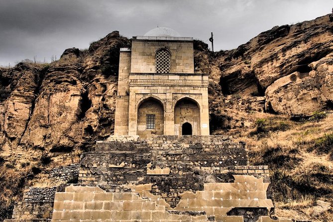 Azerbaijan in 9 days - Ateshgah and Yanardag close the circle