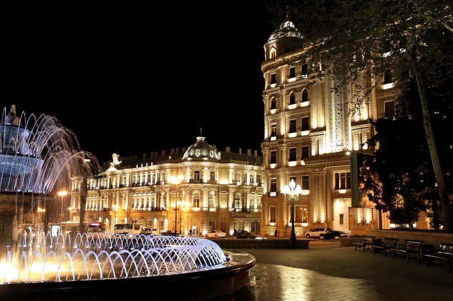 Baku: 3-Hour Private Night Tour (Yanardag & More) - Why nighttime changes Baku