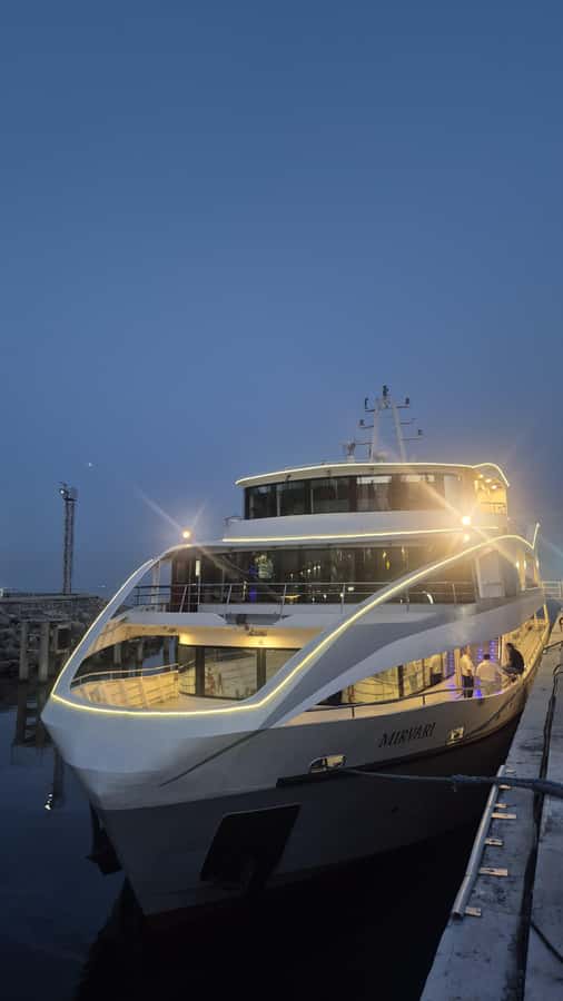 Baku: Caspian Sea Boat Tour with City Skyline Views - What the reviews reveal about the real experience