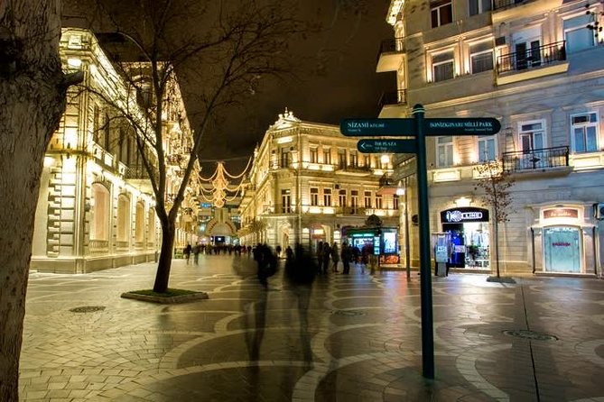 Baku Downtown Original Walking Tour - Walking toward the Caspian Sea