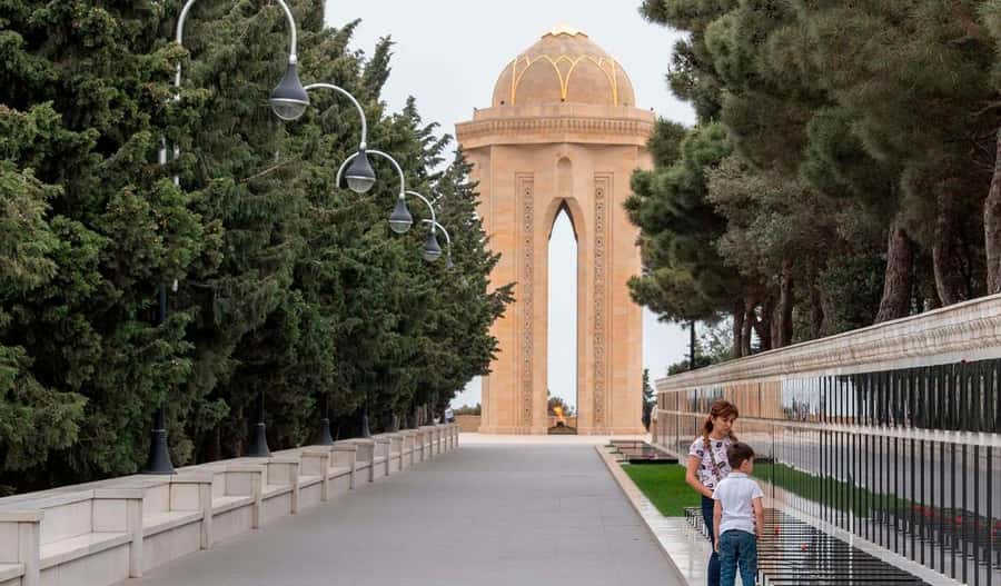 Baku: Gobustan & Absheron Group Tour + Lunch & Tickets inc - Key points at a glance