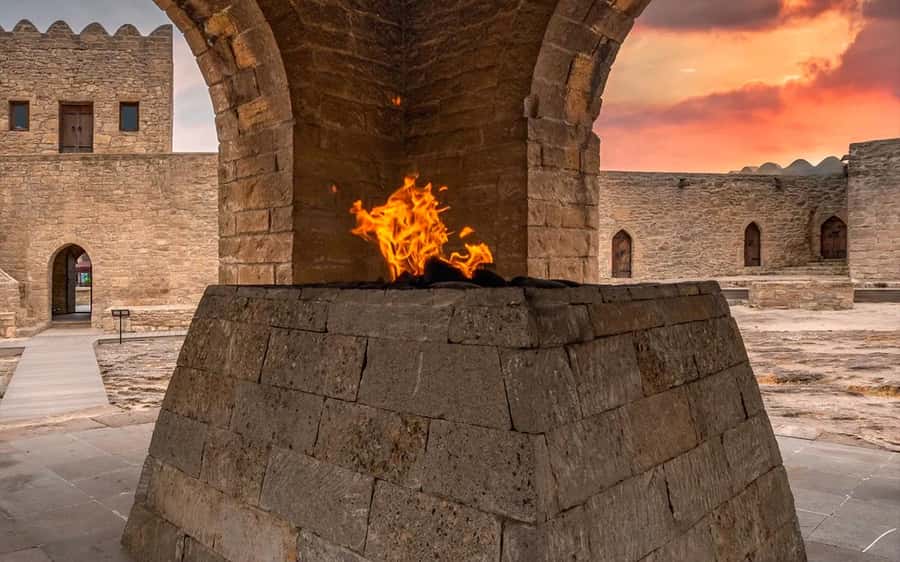 Baku: Gobustan & Absheron Group Tour + Lunch & Tickets inc - Mud volcanoes bring a strange stop near Gobustan