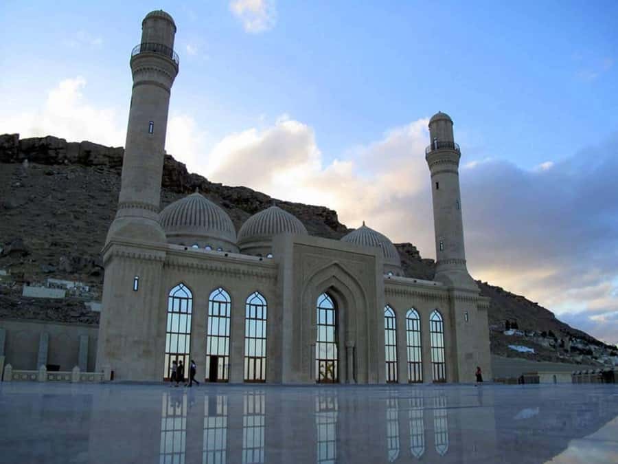 Baku: Gobustan/Absheron guided tour with lunch and tickets - The mud volcanoes and the bumpy ride that gets you there
