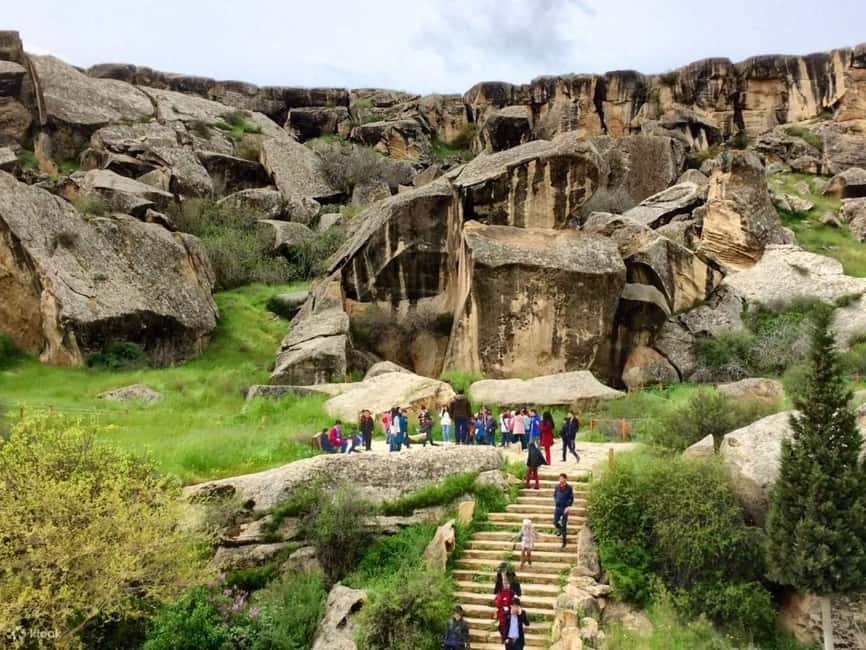 Baku: Gobustan-Absheron Tour with Hotel PICK UP and DROP OFF - Watching the flames at Yanar Dag