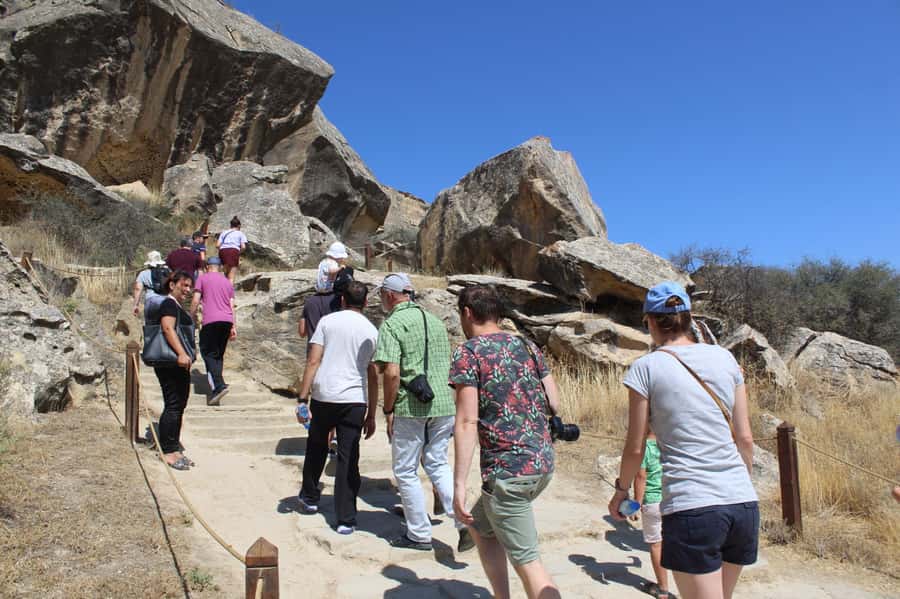 Baku: Gobustan & Absheron Trip - Guides, transport, and the pace of the day
