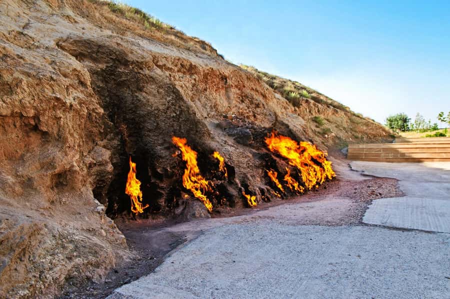 Baku: Gobustan, Mud Volcanoes & Absheron (Group or Private) - Yanardag: Fire Rising from the Hillside
