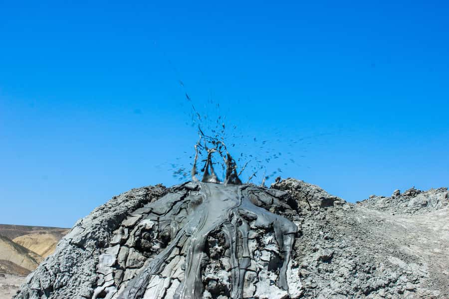 Baku: Gobustan, Mud Volcanoes, Ateshgah, and Yanardag Tour - Key points at a glance