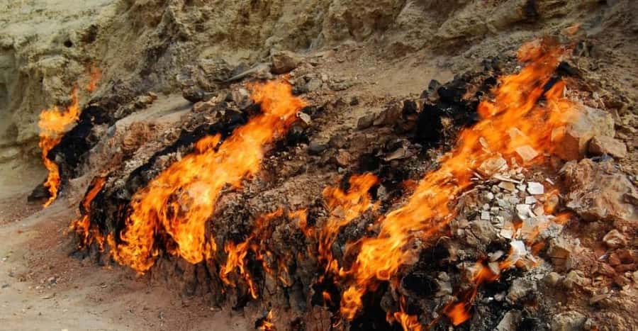 Baku:Gobustan Mud Volcanoes Temple & Entry tickets included - Lunch breaks up the long ride