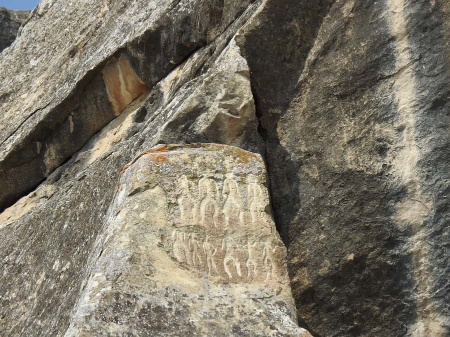 Baku: Gobustan, Volcanoes, Fire Temple and Yanardag Day Trip - Gobustan’s stone record of early life