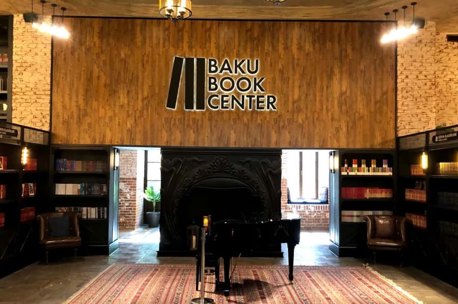 Baku Guided Night Tour - The guide can make or break a short tour