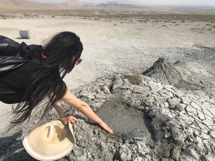 Baku: Half-Day Gobustan and Mud Volcanoes Tour with Entry - The first oil well and Azerbaijan’s energy story