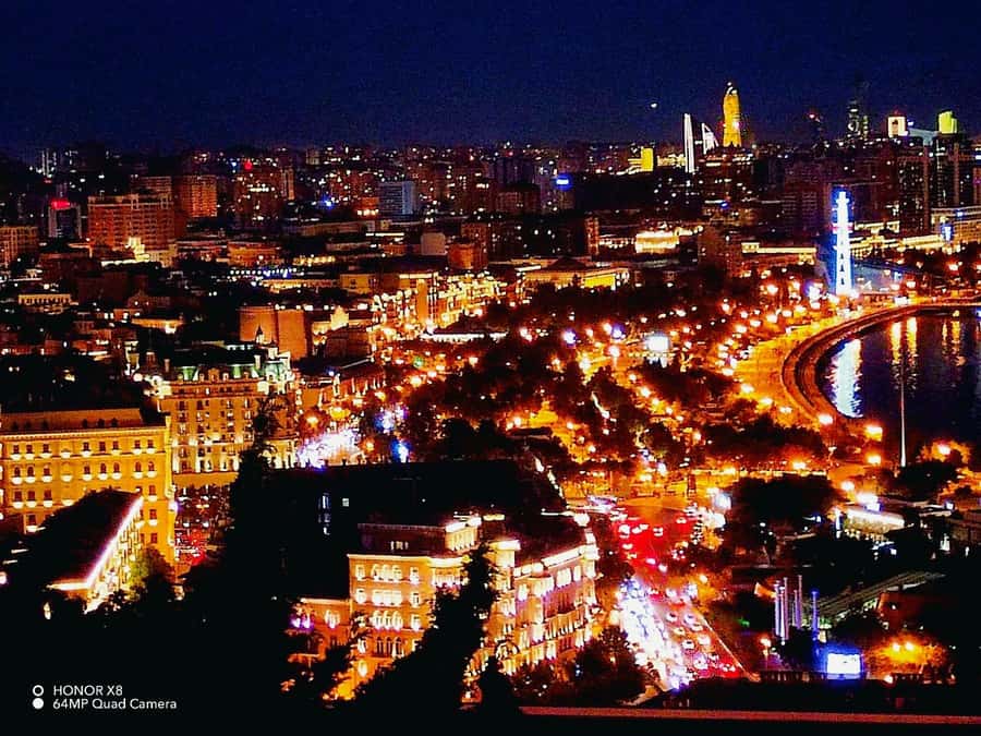 Baku: Light-Up Baku Walking Evening Tour - 6 pm: Baku Boulevard and Little Venice