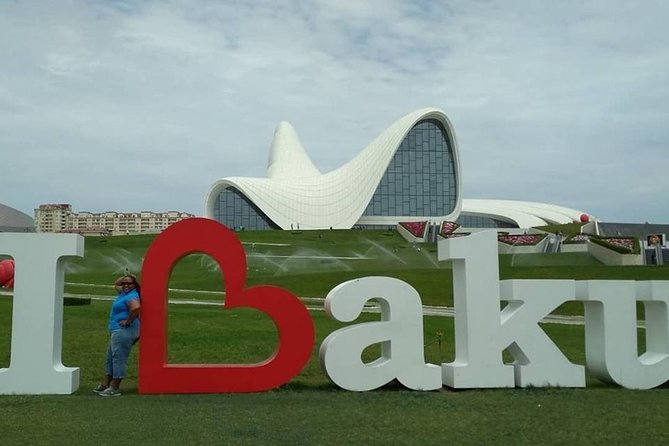 Baku Modern City & Old Town Private Tour - Heydar Aliyev Cultural Center: a final modern flourish