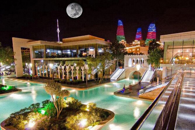 Baku Night City Tour Discover the Magic of Illuminated Landmarks - Heydar Aliyev Center and Its Curving Form