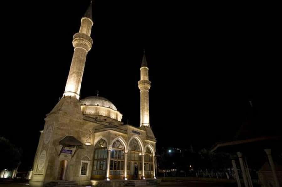 Baku: Nighttime Guided City Tour - Why Baku works especially well after dark