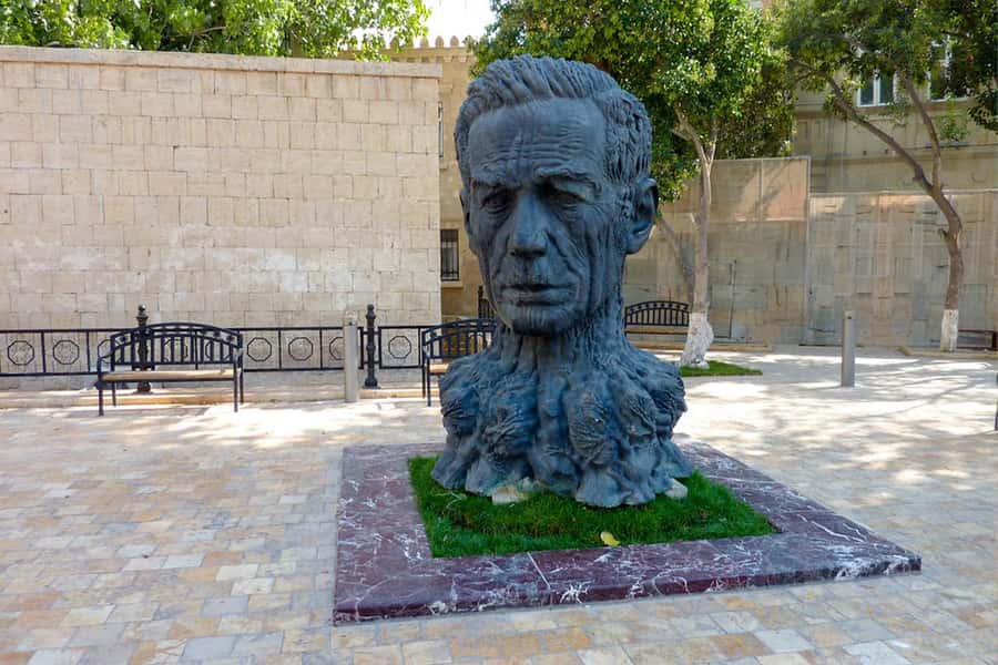 Baku: Old City Guided Walking Tour - Bazar Square and the Khanqah Complex