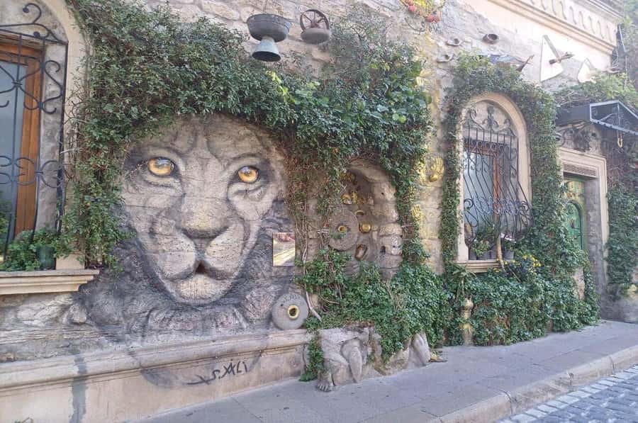 Baku Old City Tour by Heritage Travel - What the guide adds to a $12 walk