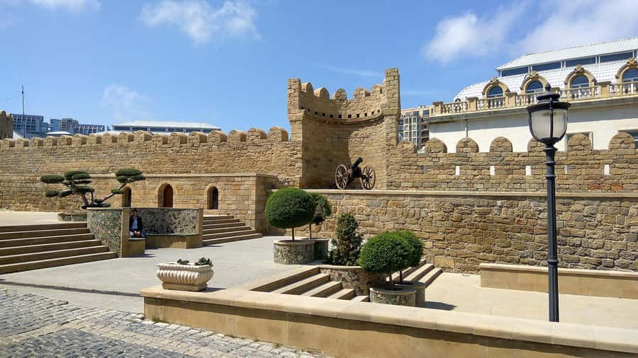 Baku Old Town Walking Tour - Juma Mosque and the living Old City