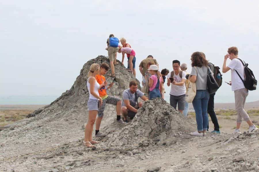 Baku Qobustan Absheron Full Day Guided Tour - Why this nine-hour route is appealing