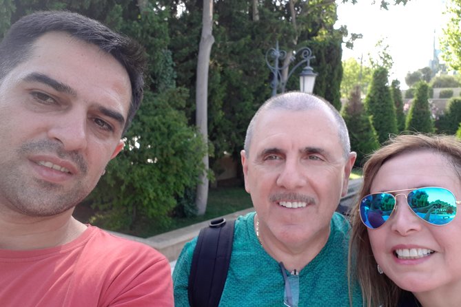 Baku Sightseing Tour - Day one: carpets, music, and the Caspian shore