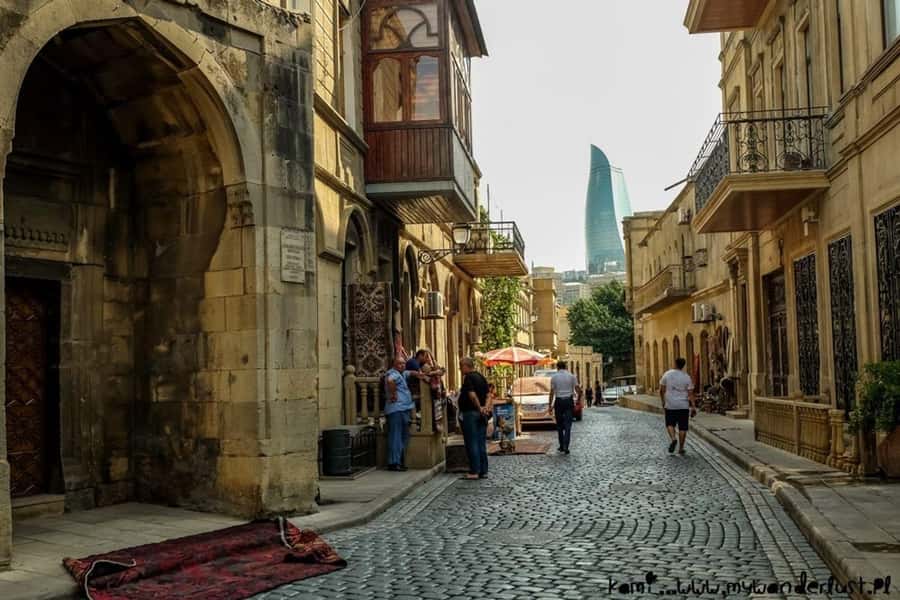 Baku: Stunning Walking Tour of Historical and Modern City - The ride toward Highland Park