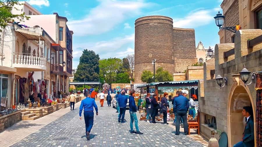 Baku: Stunning Walking Tour of Historical and Modern City - Highland Park and the Flame Towers view