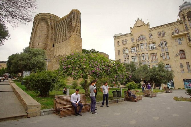 BAKU WALKING tour with the best STREET FOOD and DRINK tasting - Entering the Old Town and its walls