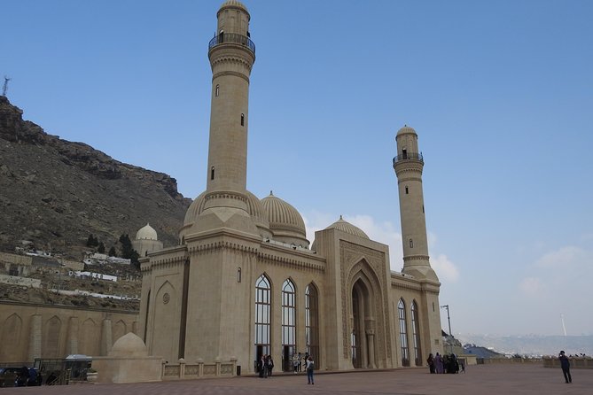 BEST Gobustan, Volcanoes & Absheron Fire Tour (Group or Private) - Surakhany lunch: useful pause, mixed value
