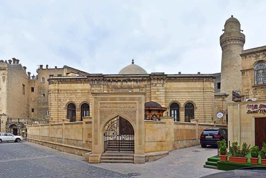 Best of Baku: 4-Hour City Tour Historic and Modern Landmarks - The Carpet Museum and Baku’s waterfront