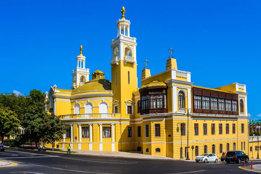 Best of Baku: 4-Hour City Tour Historic and Modern Landmarks - Palaces, mosques, towers, and caravanserais
