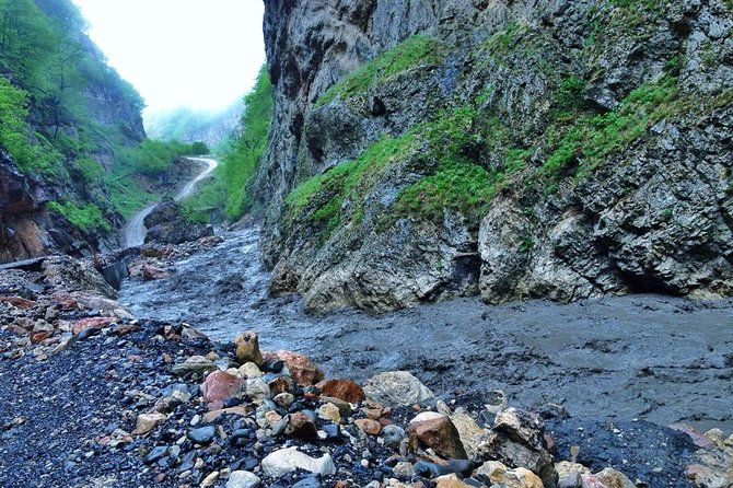 Day Trip to Khinalug, Guba - The Besh Barmag pause breaks up the long road