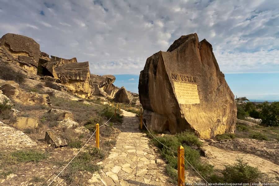 From Baku: Gobustan Guided Day Trip with Transfers - Reading the ancient carvings at Gobustan National Reserve