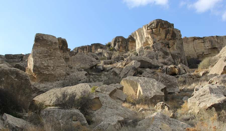 From Baku: Gobustan, Mud Volcanoes & Mosque Private Tour - Gobustan: reading Azerbaijan’s oldest pictures