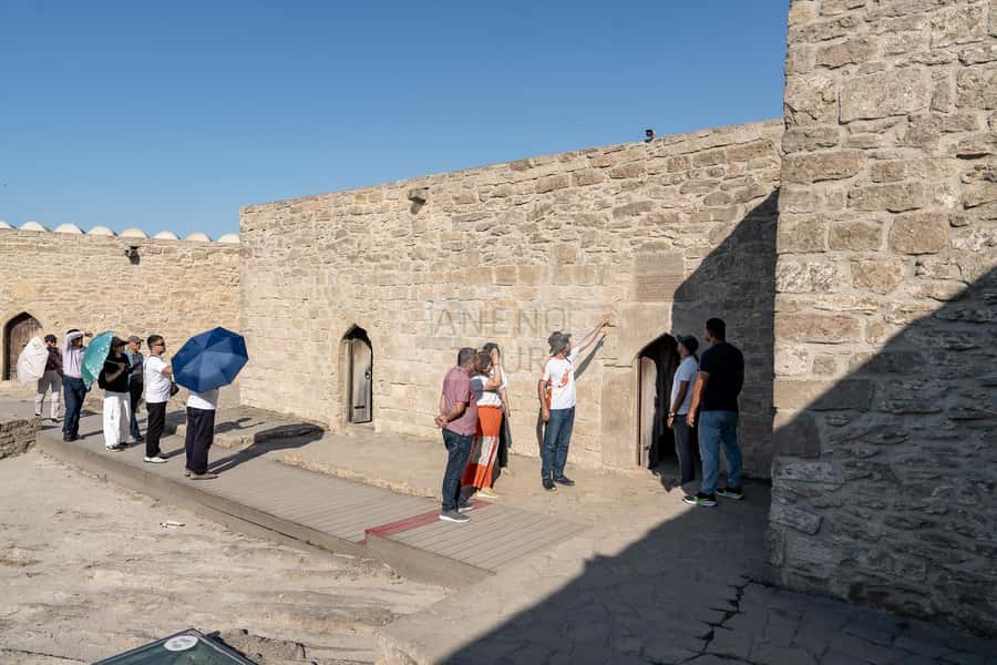 From Bakü: Sightseeing - Ateshgah - Yanardag - Gobustan - Gobustan Open Air Rock Museum