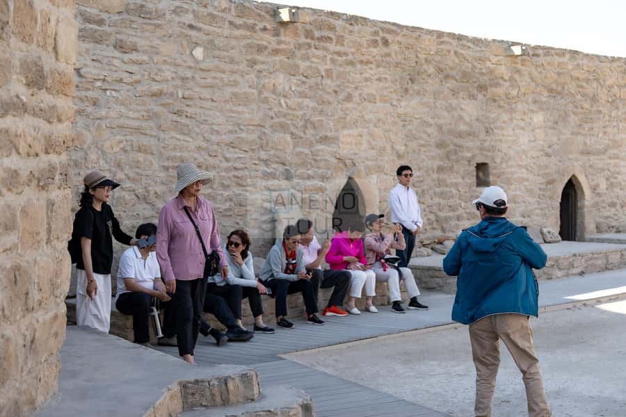 From Bakü: Sightseeing - Ateshgah - Yanardag - Gobustan - The Guide Can Make or Break the Day