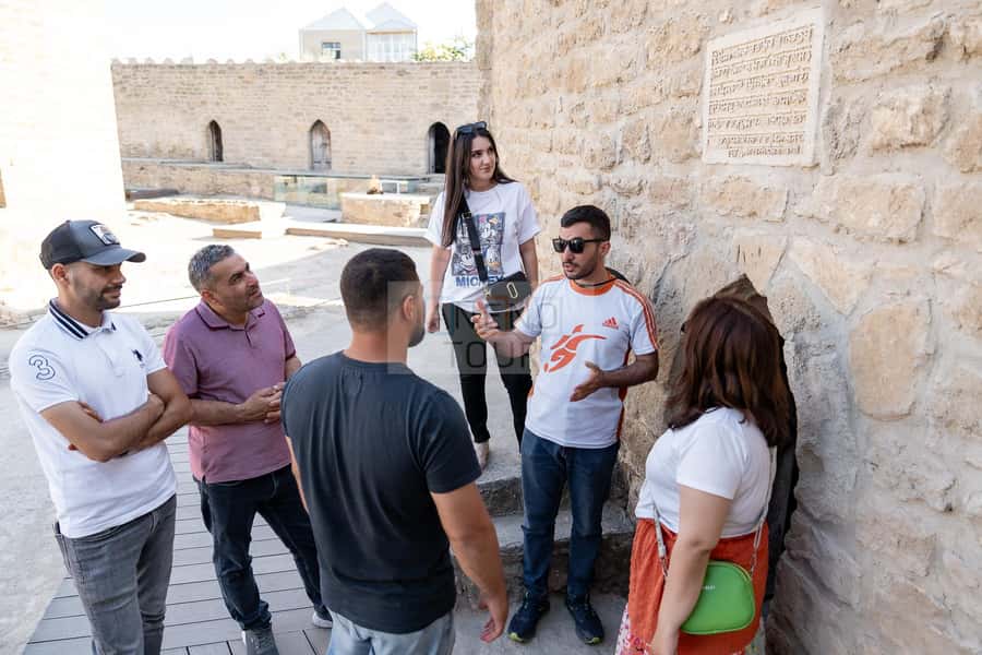 From Bakü: Sightseeing - Ateshgah - Yanardag - Gobustan - Yanardag’s Flame on the Absheron Peninsula