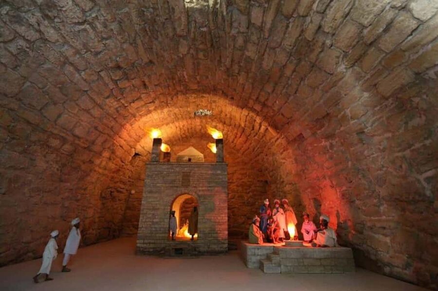 Gobustan and Fire temple Tour with Polish speaking guide - Ateshgah Fire Temple and the many traditions of sacred flame