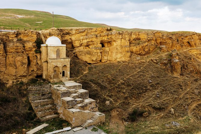Independent multi-day Azerbaijan Tour - Diri Baba and Juma Mosque in Shamakhi