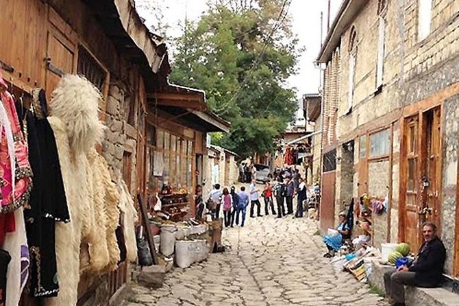 Independent tour to Shamakhi & Lahij - Guide, driver, and the importance of confirming details