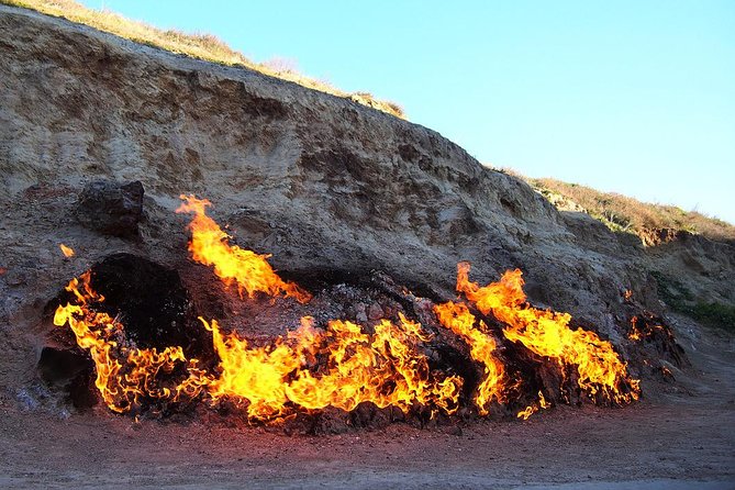 Private Ateshgah & Yanardag Tour - Yanardag: a hill that is literally on fire