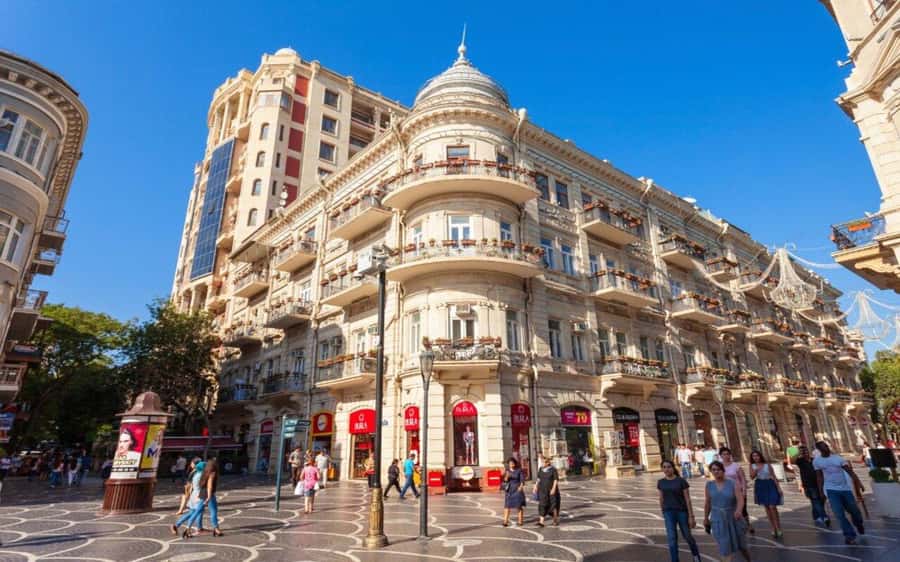 Private Baku City - From old walls to Azerbaijani carpets