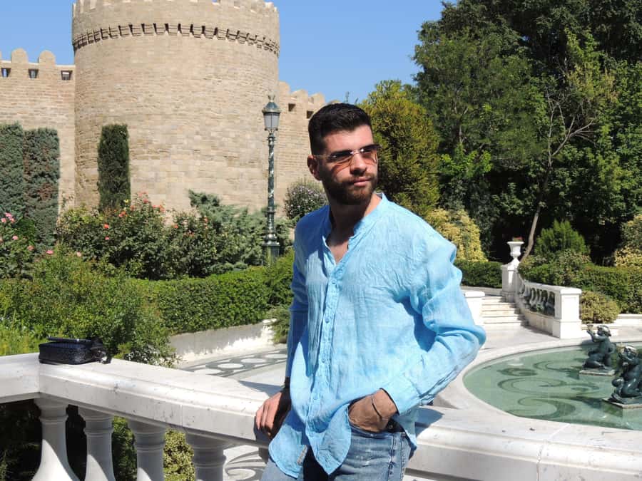 Private Baku Old City Photoshoot - The first five-minute walk and opening photo stop