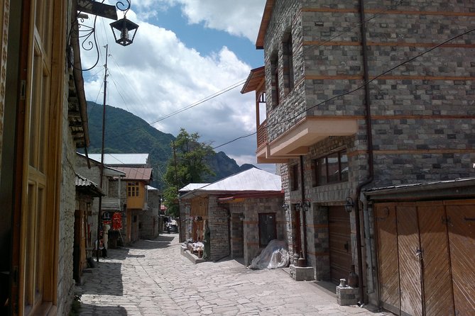 Private Shamakhi - Lahij tour - The private vehicle changes the experience