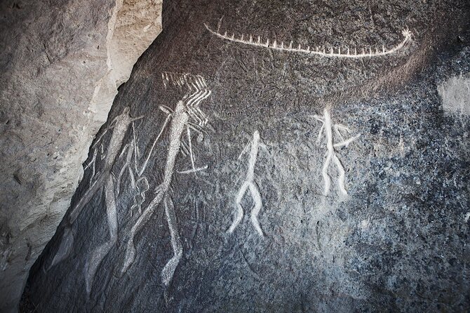 Small-Group Day Trip to Gobustan, Mud Volcanoes, Ateshgah & Yanar Dagh - Gobustan: the strongest historical stop